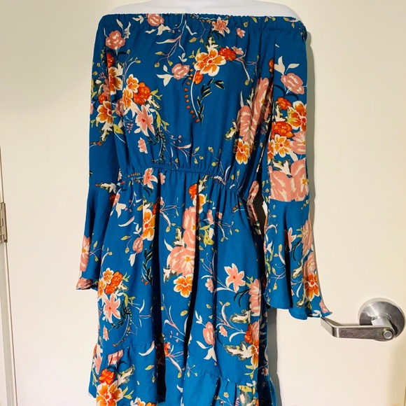 Off the shoulder Dress - Picture 7 of 7